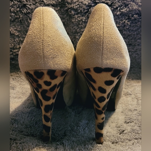 NIB Ollio Carmel Cheetah Platform Heels - Picture 4 of 4